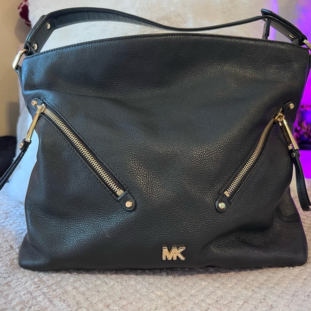 Michael Kors Shoulder bag - black - Gold hardware - hobo bag.